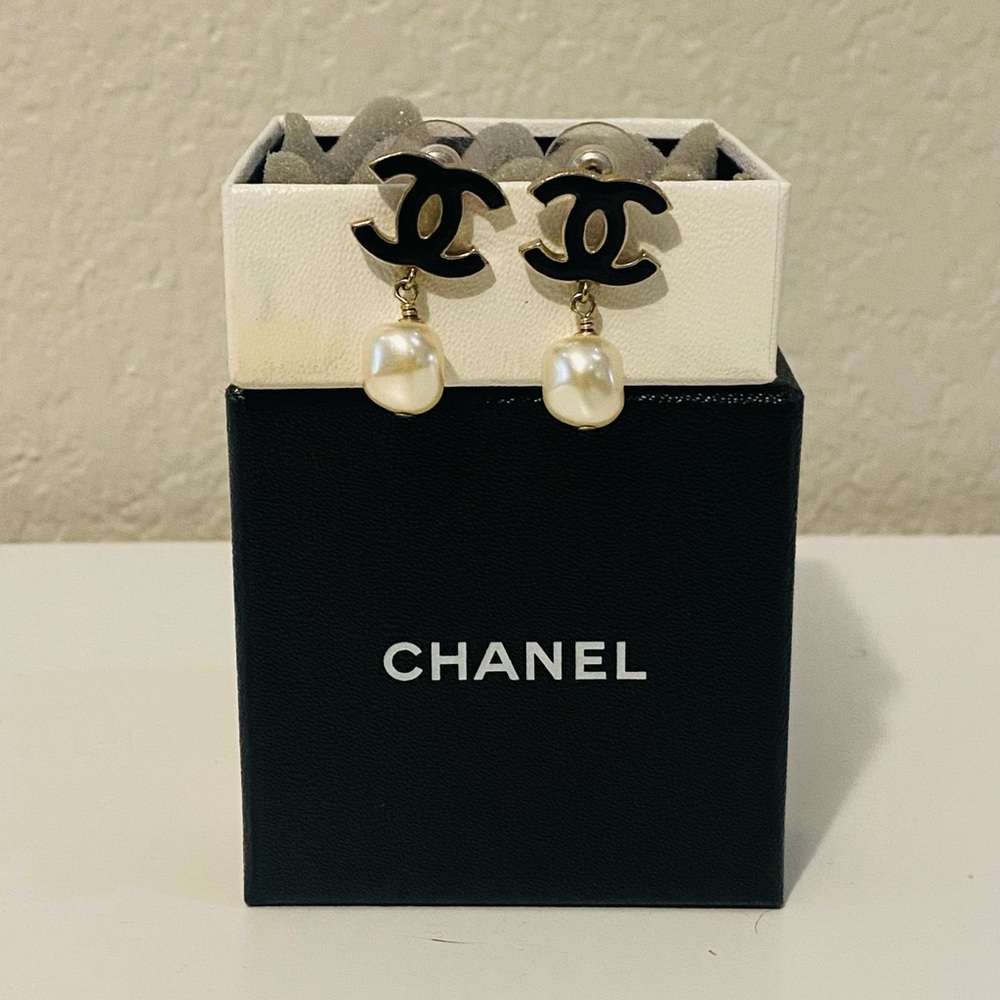 CHANEL Black & Gold Pearl drop earrings